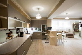 Lev Tolstoi Family Apartments